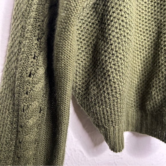 Charlotte Russe Cropped Crochet Oliver Green Sweater Size Large - Picture 4 of 12